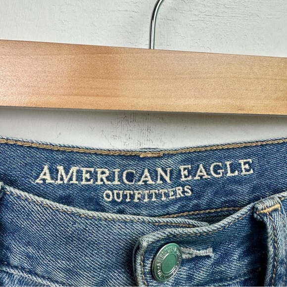 AMERICAN Eagle Ripped Mom Jean High Rise Denim Size 0 - Picture 8 of 12